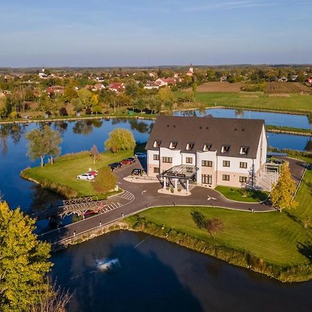 Sziget Hotel Nyiregyhaza Ngoại thất bức ảnh
