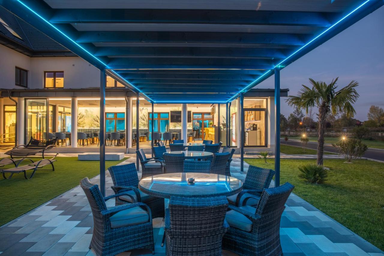 Sziget Hotel Nyiregyhaza Ngoại thất bức ảnh