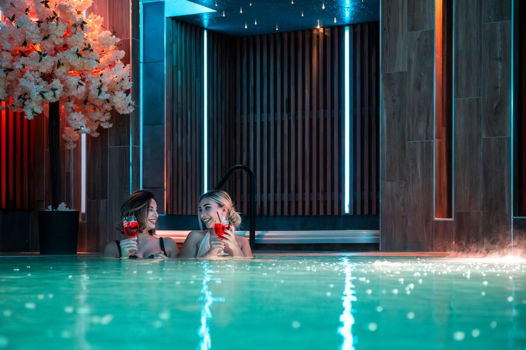 Sziget Hotel Nyiregyhaza Ngoại thất bức ảnh
